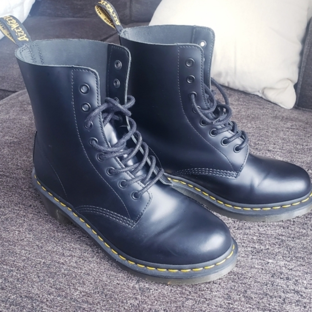 Dr Martens black 1460 WOMEN'S SMOOTH LEATHER LACE UP BOOTS